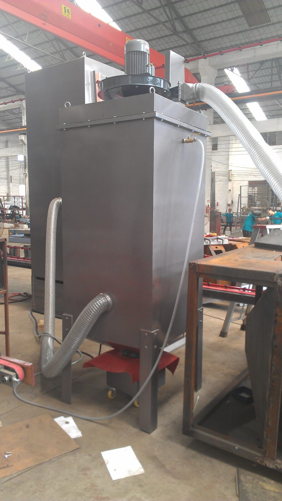 Cartridge dust collector for the glass sandblasting machine with reverse pulse cleaning