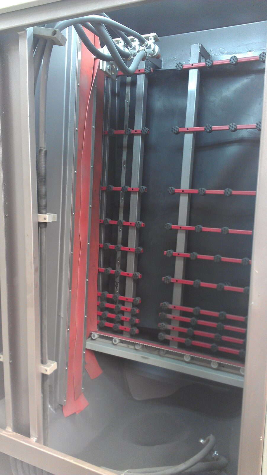 Spray gun carriage and feed hoses inside the blast cabinet