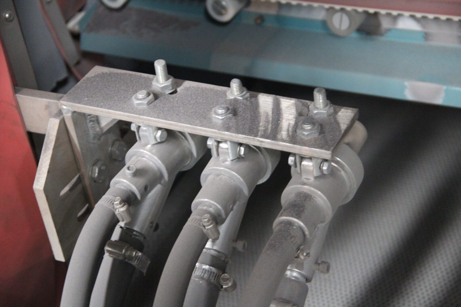 Three-gun manifold with boron carbide nozzles and abrasive feed hoses