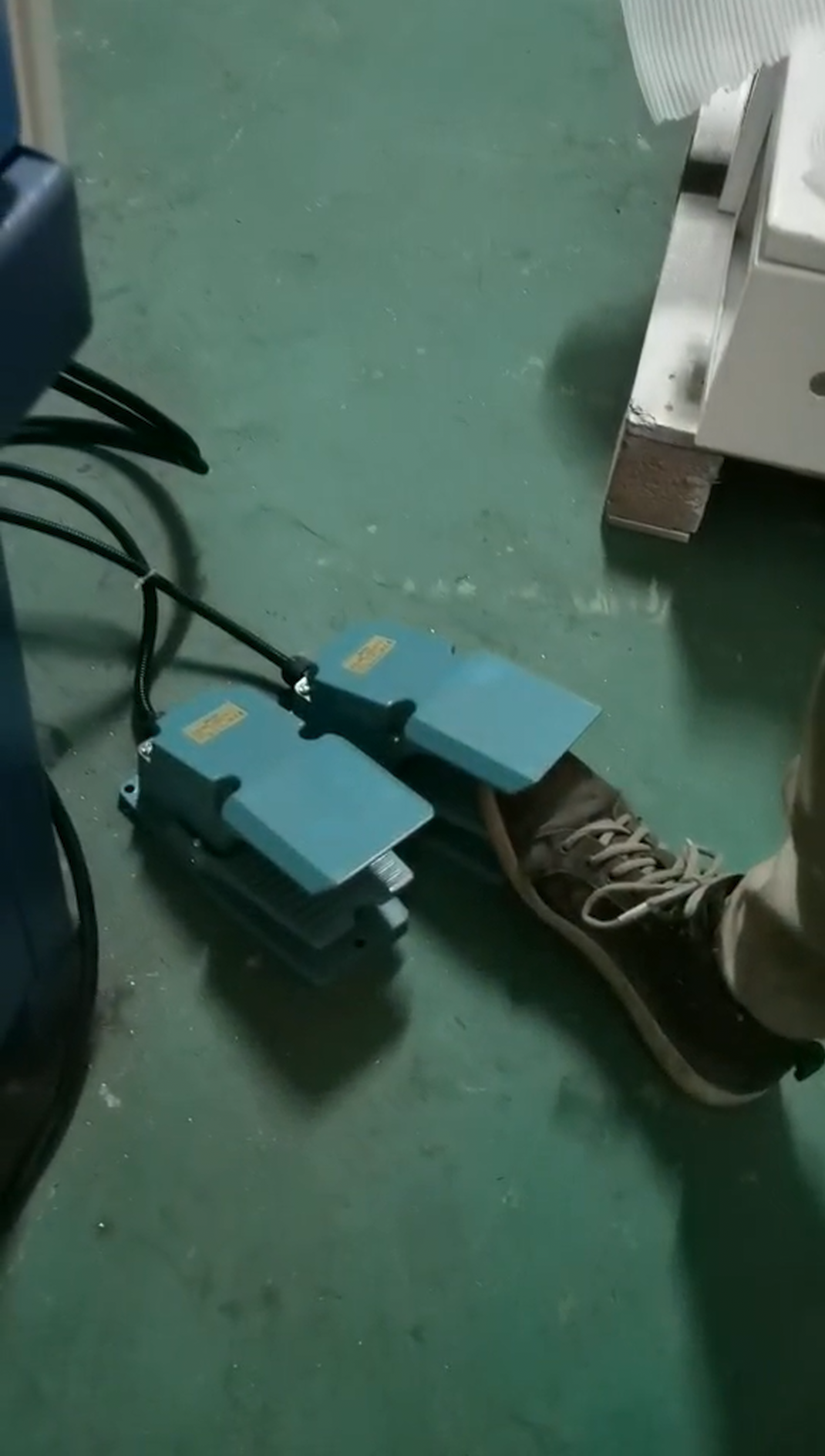 Foot pedal that triggers the blast gun, leaving both hands free